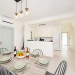 Kira Villa